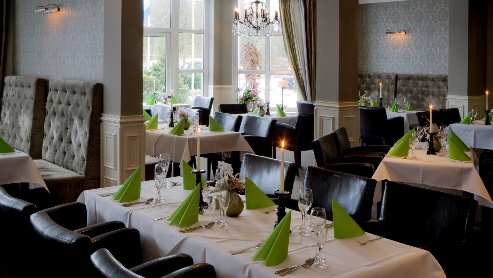 Genießen Sie ein 3-Gang Tüffelmenü im romantischen Kerzenschein // © Van der Valk Landhotel Spornitz Genießen Sie ein 3-Gang Tüffelmenü im romantischen Kerzenschein // © Van der Valk Landhotel Spornitz