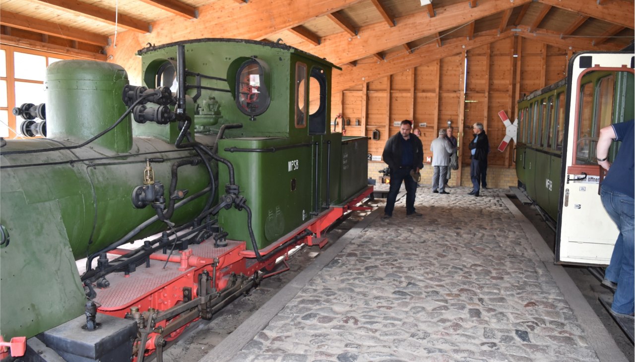 Tentoonstellingshal met locomotief nr. 4 van de MPSB (Mecklenburg-Pommersche Schmalspurbahn), © Stadt Friedland Tentoonstellingshal met locomotief nr. 4 van de MPSB (Mecklenburg-Pommersche Schmalspurbahn), © Stadt Friedland