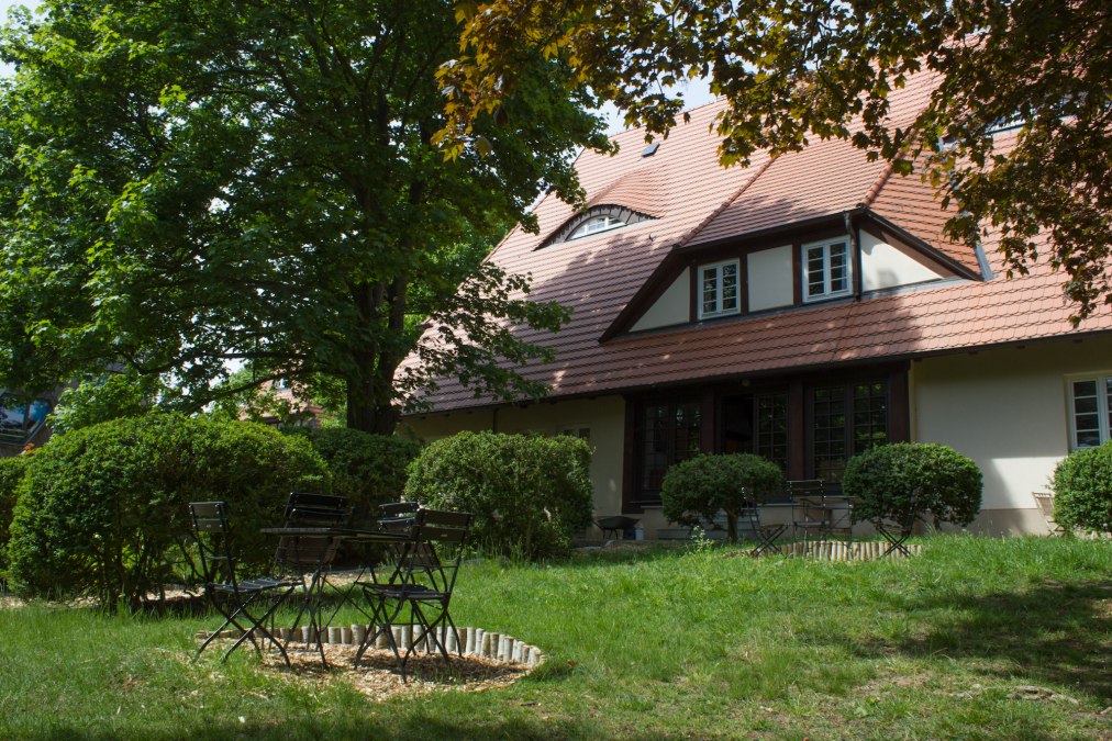 Gemütliche Sitzplätze überall im Garten des Wildkräuterhofes Winkelkraut, © Wildkräuterhof Winkelkraut / Antje Conrad Gemütliche Sitzplätze überall im Garten des Wildkräuterhofes Winkelkraut, © Wildkräuterhof Winkelkraut / Antje Conrad
