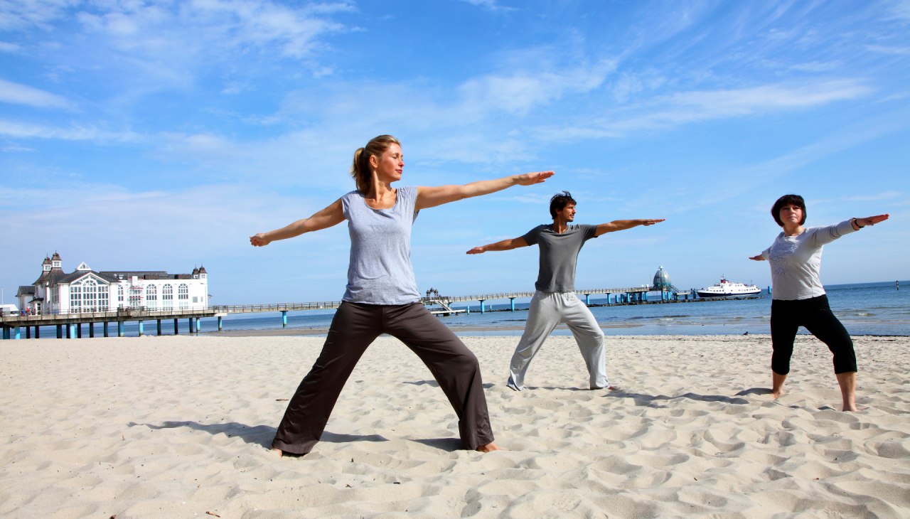 Yoga am Strand, © Jochen Tack, Hotel Bernstein