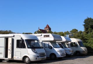 Caravanstellplatz mit Blick auf die Marienkirche im Zentrum der Stadt, &copy; Petra Fasten