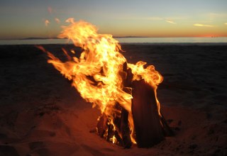 © Feuer Strand pixabay.jpg