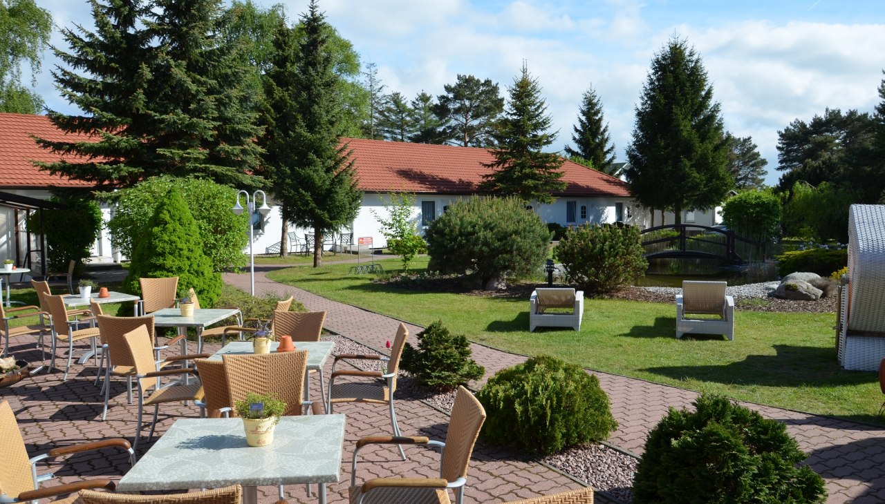 Idyllische binnenplaats met zonneterras, © Hotel & Restaurant Pommerscher Hof Idyllische binnenplaats met zonneterras, © Hotel & Restaurant Pommerscher Hof