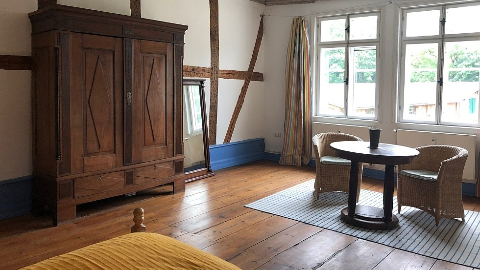 Herrschaftlich betten im Gutshaus. // © Rathert Herrschaftlich betten im Gutshaus. // © Rathert