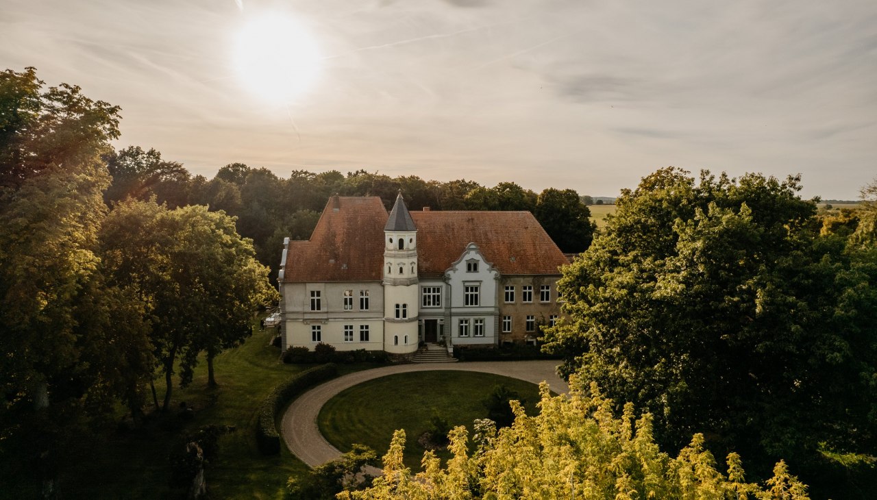 Luftansicht Schloss Sophienhof Rondell vor dem Haus, &copy; Dennis Reimann