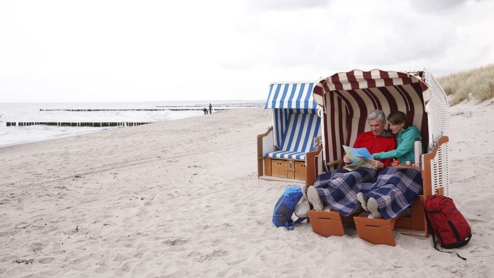 Wanderer bei Rast im Strandkorb // © MV-T/outdoor-visions.com Wanderer bei Rast im Strandkorb // © MV-T/outdoor-visions.com