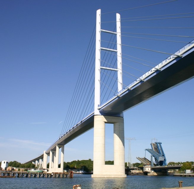 Seit 2007 ist die Rügenbrücke Wahrzeichen der Hansestadt Stralsund. // © TZ HST Seit 2007 ist die Rügenbrücke Wahrzeichen der Hansestadt Stralsund. // © TZ HST