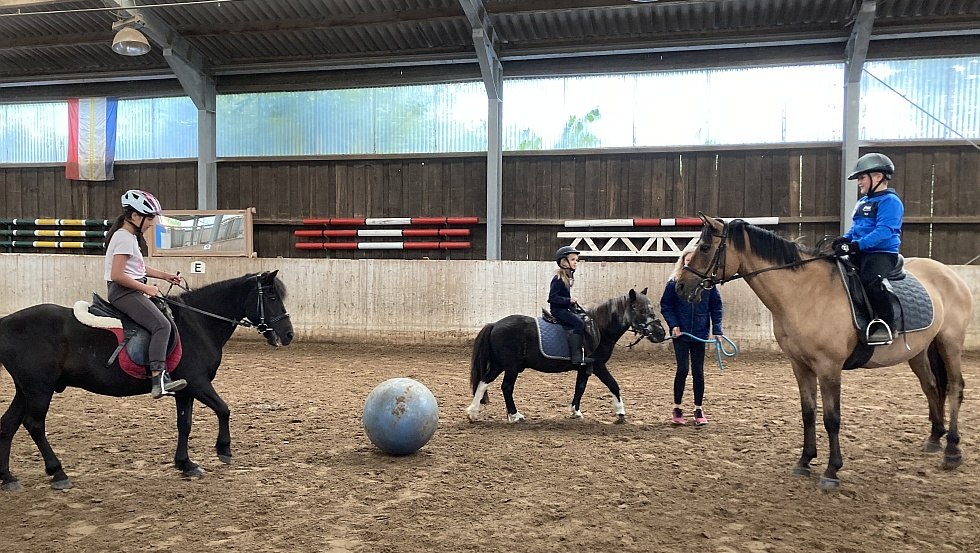 Pferdefu&szlig;ball in der Reithalle, &copy; Alte Schule Barlin