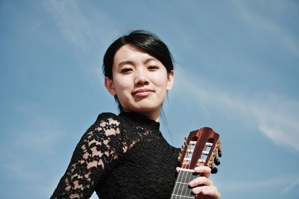 Gitarristin Liying Zhu // &copy; Kathleen Hartung