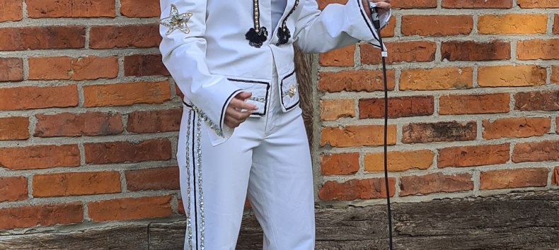 Rockrevue der Fritz-Reuter-B&uuml;hne zu Gast im Freilichtmuseum Schwerin-Mue&szlig; // &copy; Fred-Ingo Pahl