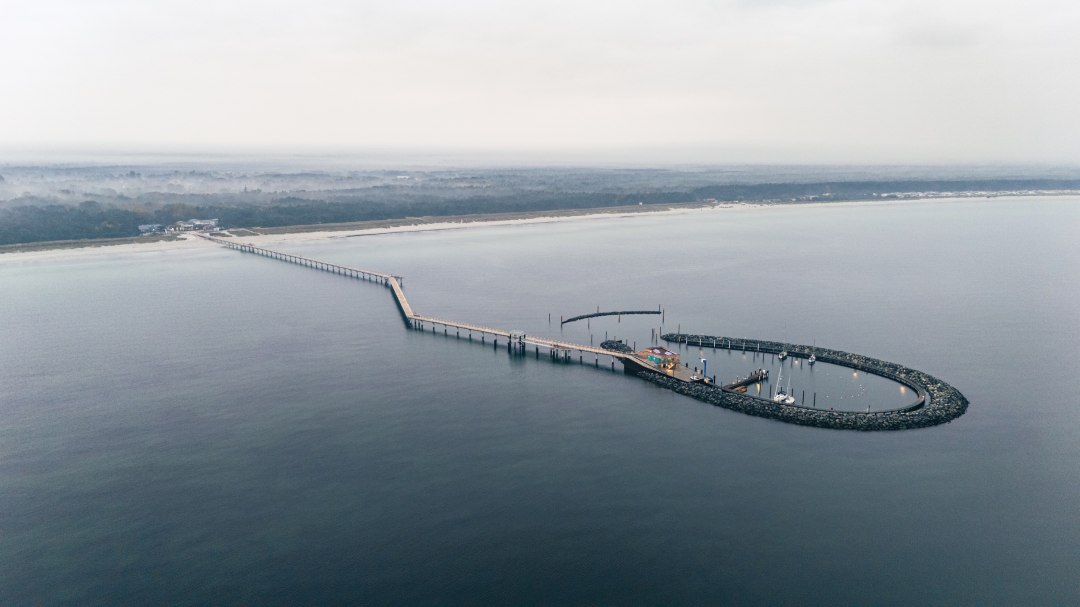 Die Seebrücke von Prerow in der Dämmerung., © TMV/Scholz-Witzel Die Seebrücke von Prerow in der Dämmerung., © TMV/Scholz-Witzel