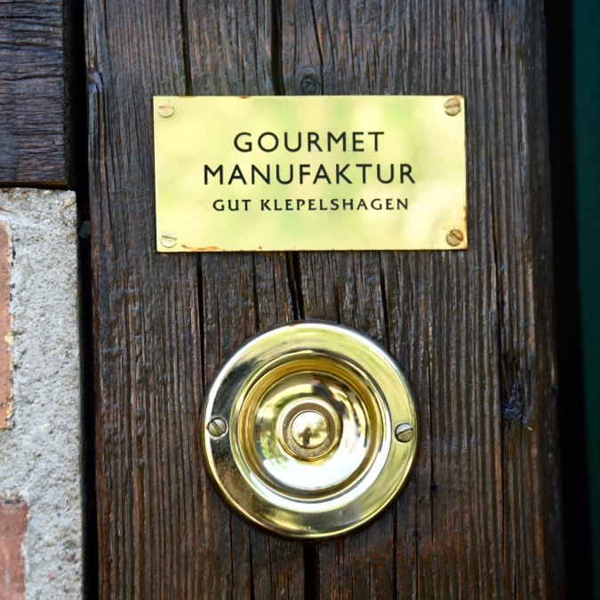 Die Produkte der Gourmet Manufaktur können an verkauftsoffenen Tagen vor Ort erworben werden. Termine und weitere Informationen dazu finden Sie auf der Website., © Gourmet Manufaktur Gut Klepelshagen