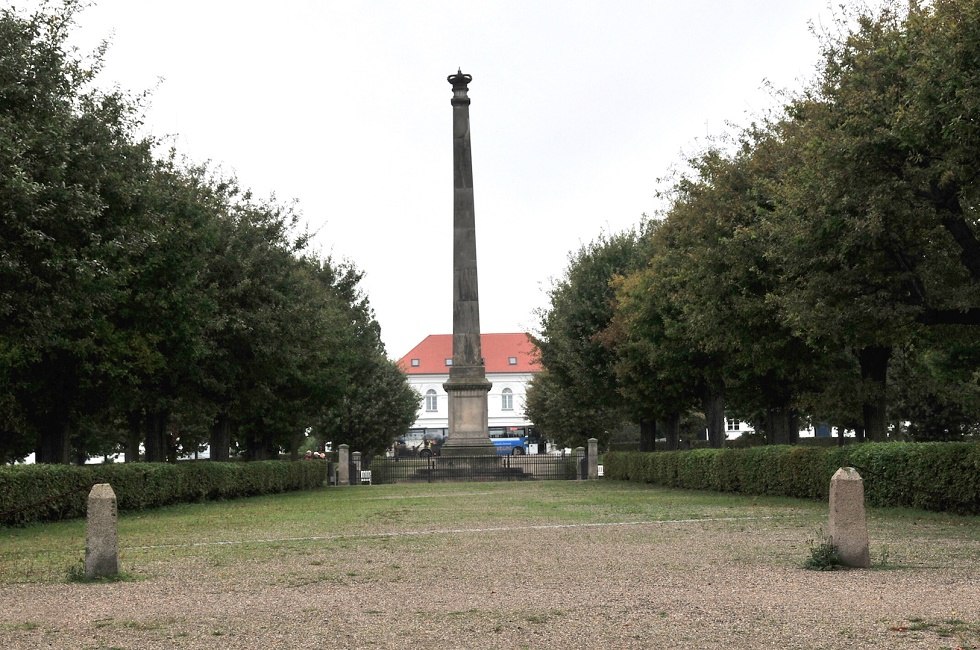 De obelisk in het Circus Putbus. // © Tourismuszentrale Rügen De obelisk in het Circus Putbus. // © Tourismuszentrale Rügen