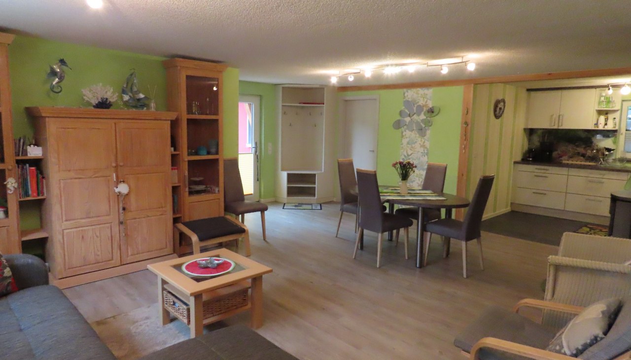 Wohnzimmer mit offener Küche, © P. Mietzner Wohnzimmer mit offener Küche, © P. Mietzner