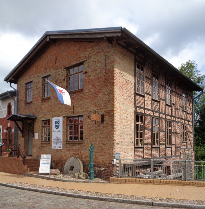 Hauptgebäude des Museumkomplexes Lassaner Mühle, © Dr. Rainer Höll, Karlshagen Hauptgebäude des Museumkomplexes Lassaner Mühle, © Dr. Rainer Höll, Karlshagen