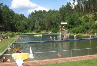 Das Waldbad Alt Jabel liegt an der Stra&szlig;e zwischen Alt Jabel und Tewswoos. // &copy; Zebef e.V.