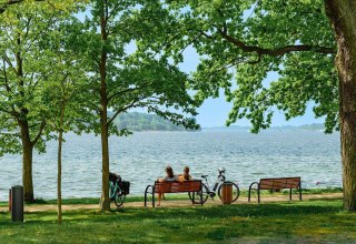 Die Ruhe genießen beim Blick auf die Müritz // © MV-T/Tiemann Die Ruhe genießen beim Blick auf die Müritz // © MV-T/Tiemann