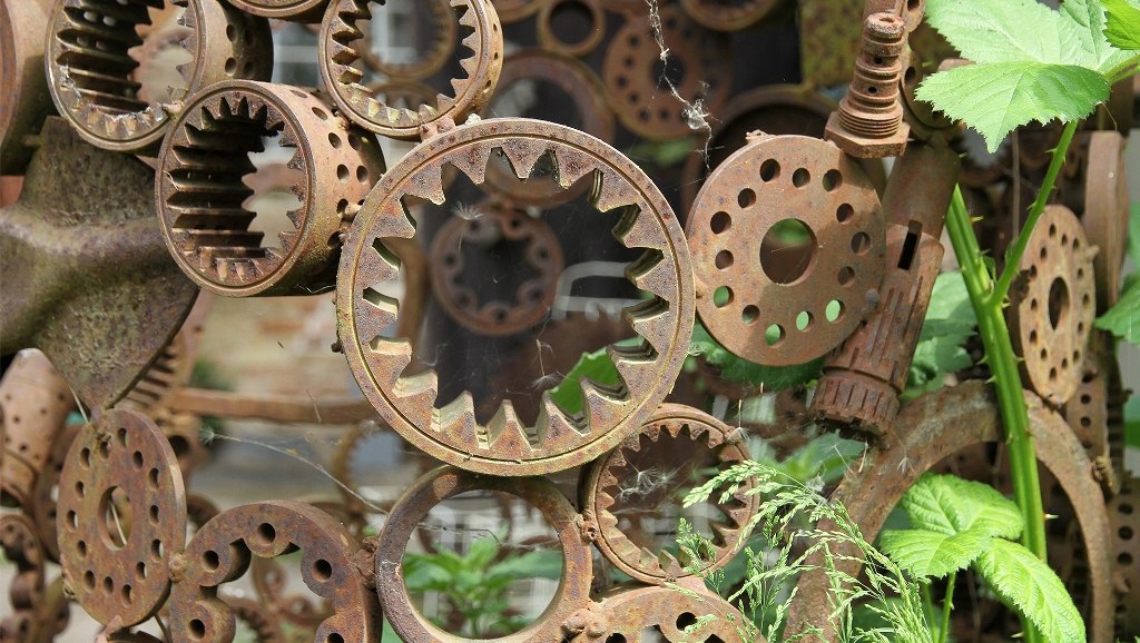 Kunstobjekt aus Metallteilen, © MV Foto e.V. , Fotografin Angelika Lindenbeck Kunstobjekt aus Metallteilen, © MV Foto e.V. , Fotografin Angelika Lindenbeck