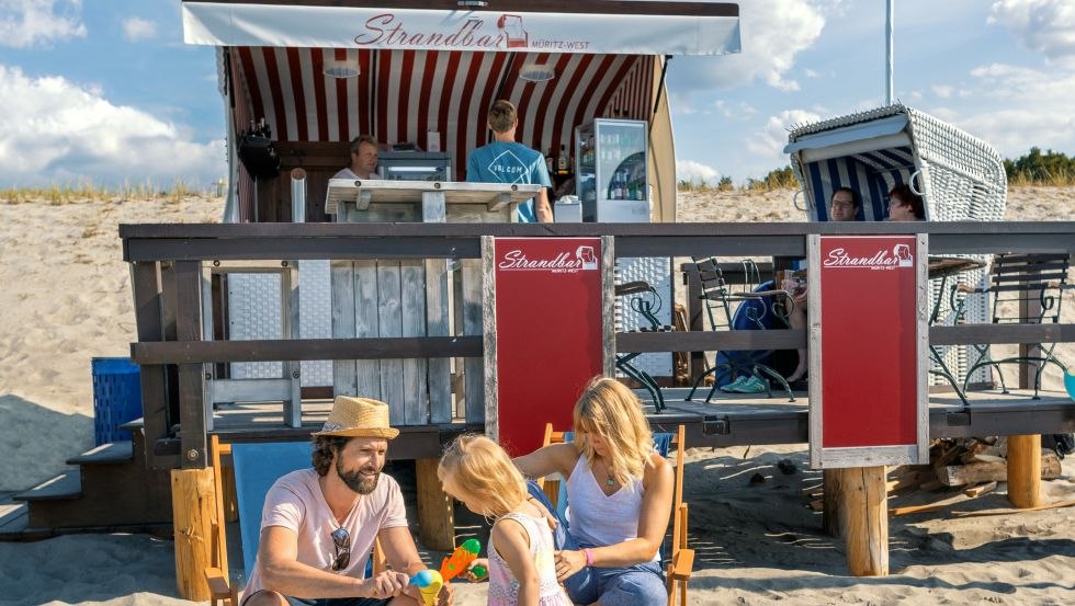 Die Strandbar Müritz-West // © Markus Tiemann Die Strandbar Müritz-West // © Markus Tiemann