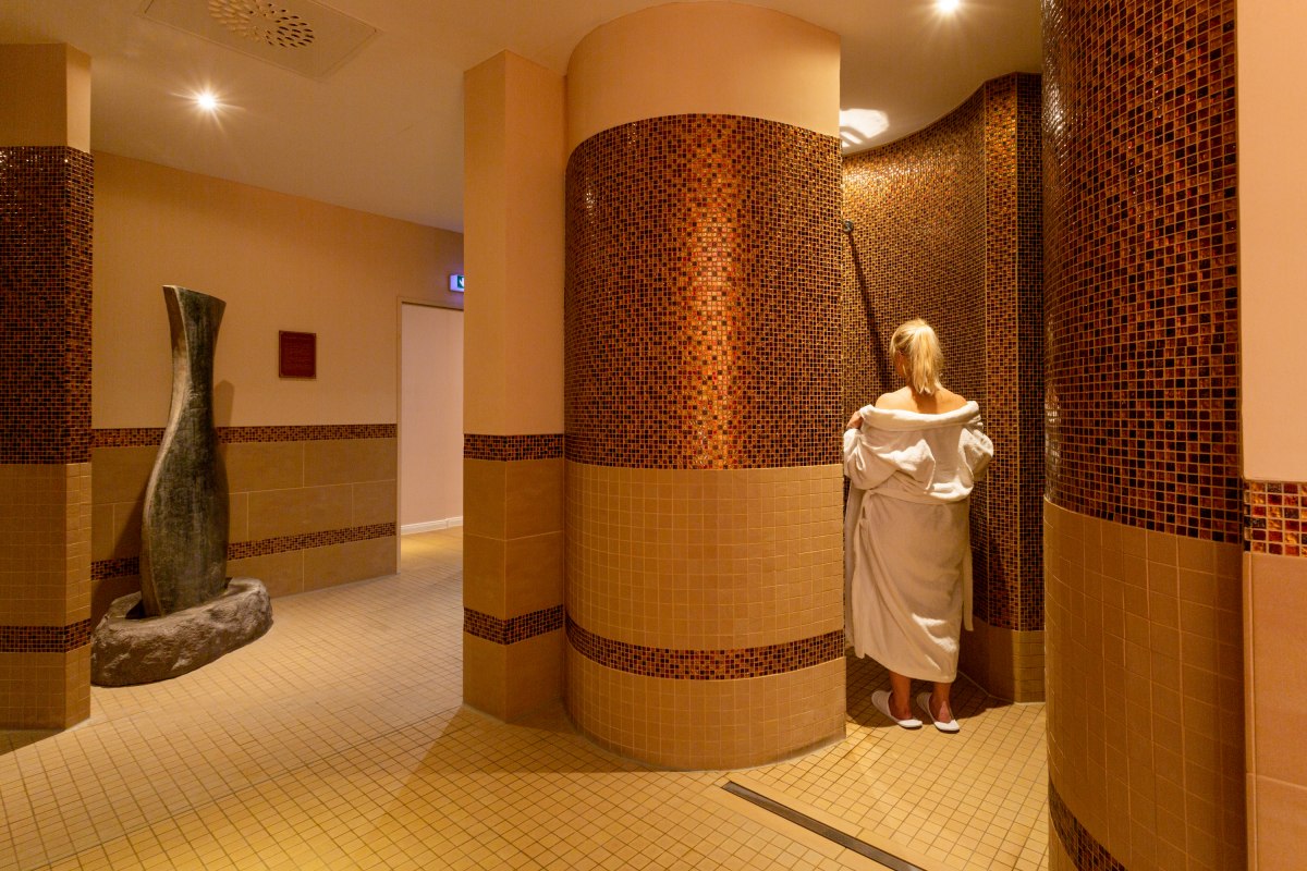 Uitnodigende wellnessruimte met sauna's // &copy; Seeschloss Schorssow