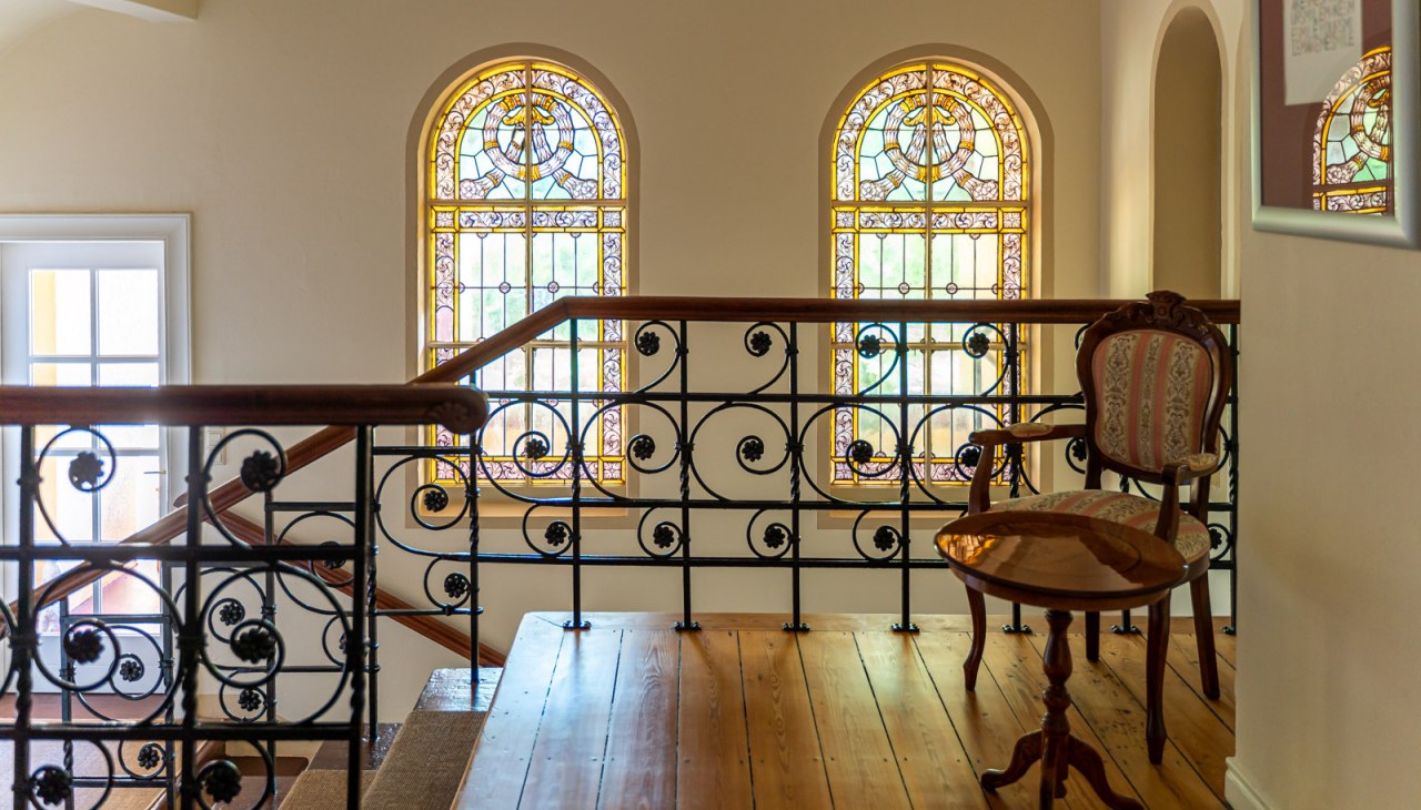 Lichtdurchflutetes Foyer im Gutshaus Polchow, © DOMUSimages