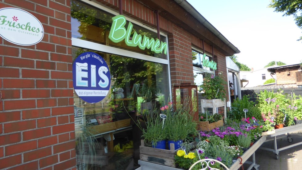 Das Sortiment im LADEN: Bio- und andere gesunde Produkte aus der Region // &copy; K&ouml;lzower Hirschagrten