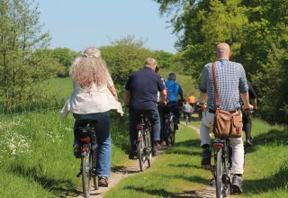 Radtour auf naturbelassenen Wegen // &copy; Biosph&auml;renreservatsverwaltung