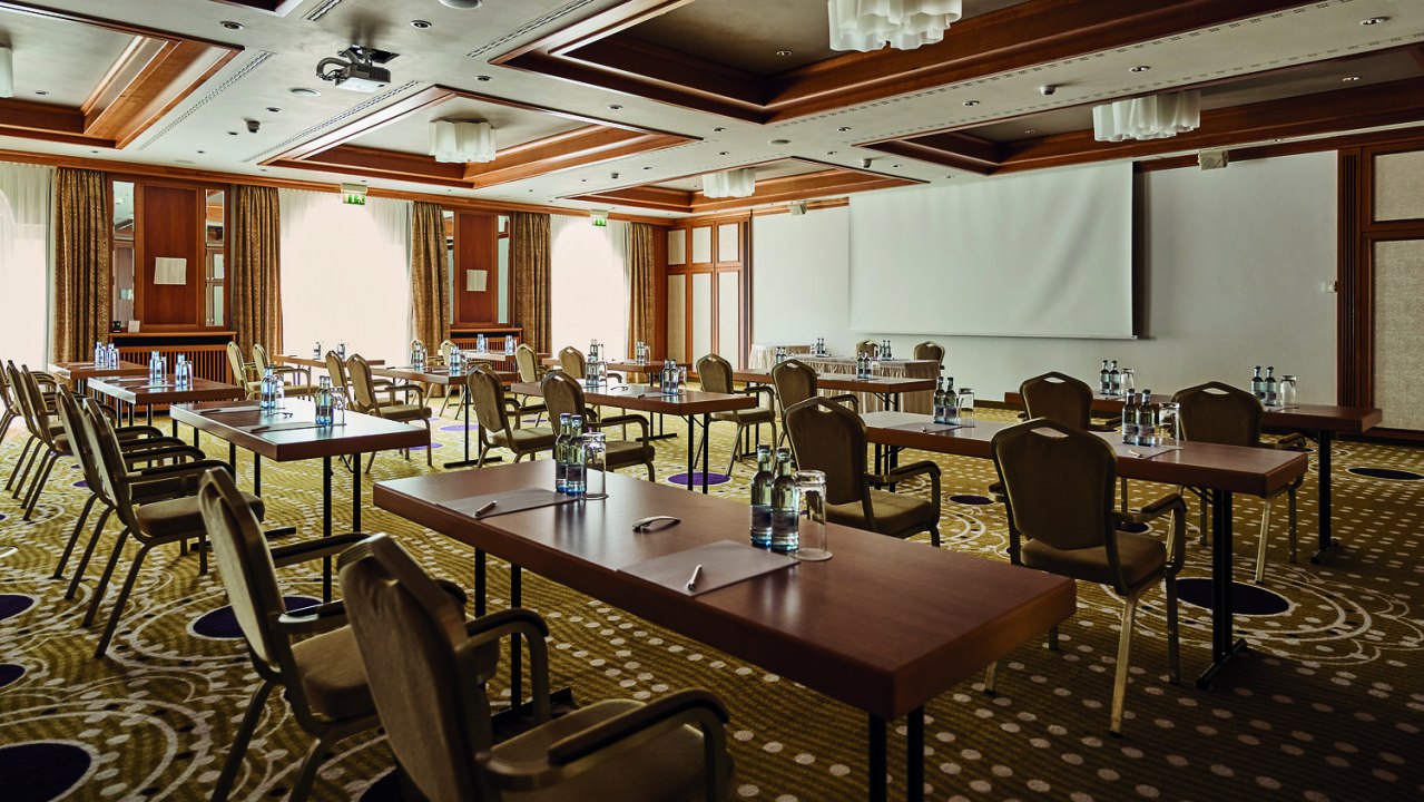 &copy; DSR Hotel Holding GmbH