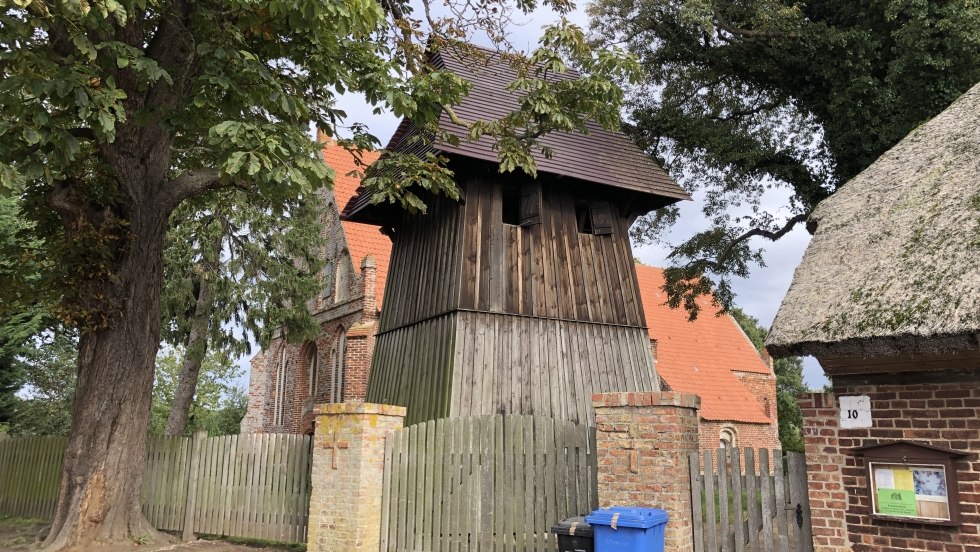 De Andreaskerk in Rappin is de protestantse parochiekerk van de parochie Neuenkirchen in het noorden van het Muttland. // &copy; Volker Barthmann
