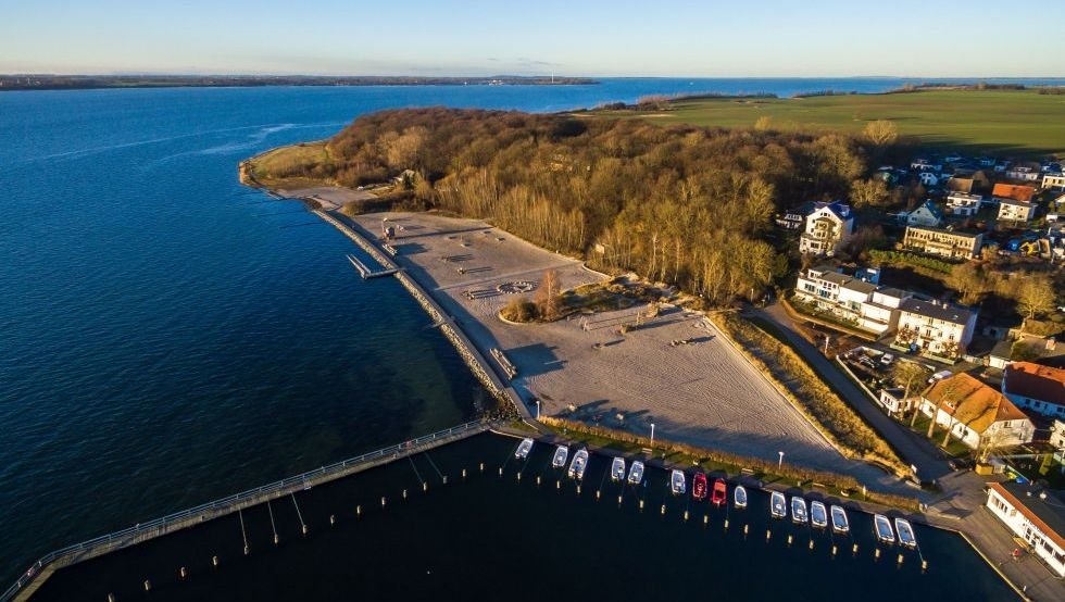 Blick auf den Hafen von Altef&auml;hr von oben // &copy; Eigenbetrieb Hafen- und Tourismuswirtschaft Altef&auml;hr