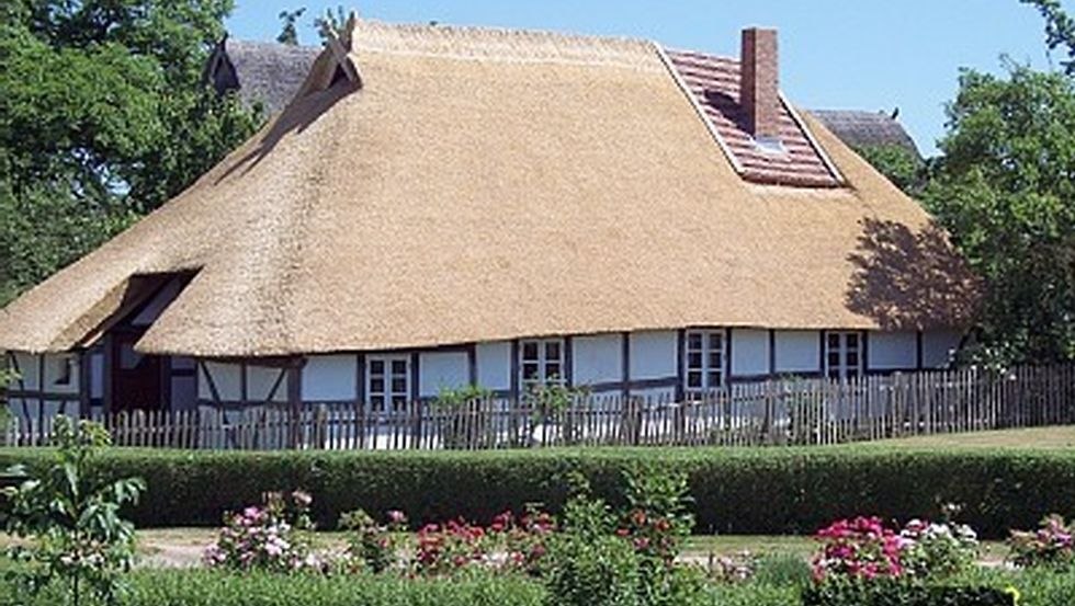 Reetdachkate in Klocksdorf im Sommer // © Ferien in der Reetdachkate/Koop Reetdachkate in Klocksdorf im Sommer // © Ferien in der Reetdachkate/Koop