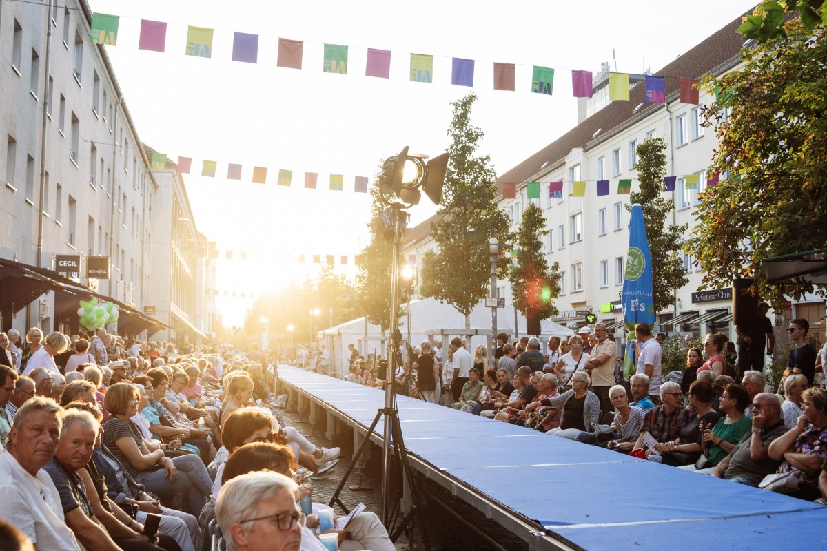 &copy; Jessica Schuck