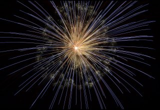 &copy; fireworks-102971_1920