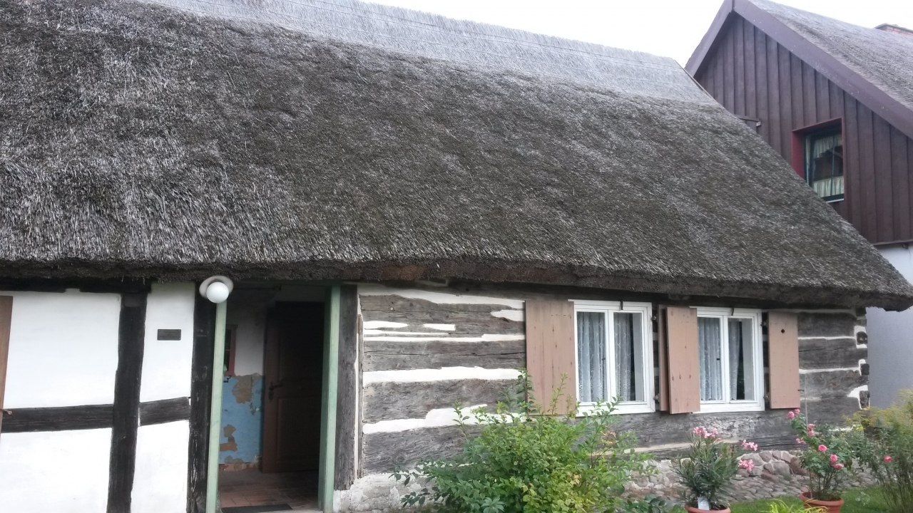 Een klein caf&eacute; nodigt je uit om te blijven hangen // &copy; Angelika Michaelis