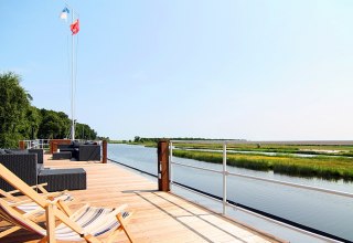 Sonnendeck mit Blich in den Nationalpark Vorpommersche Boddenlandschaft // © Tilo Budinger Sonnendeck mit Blich in den Nationalpark Vorpommersche Boddenlandschaft // © Tilo Budinger