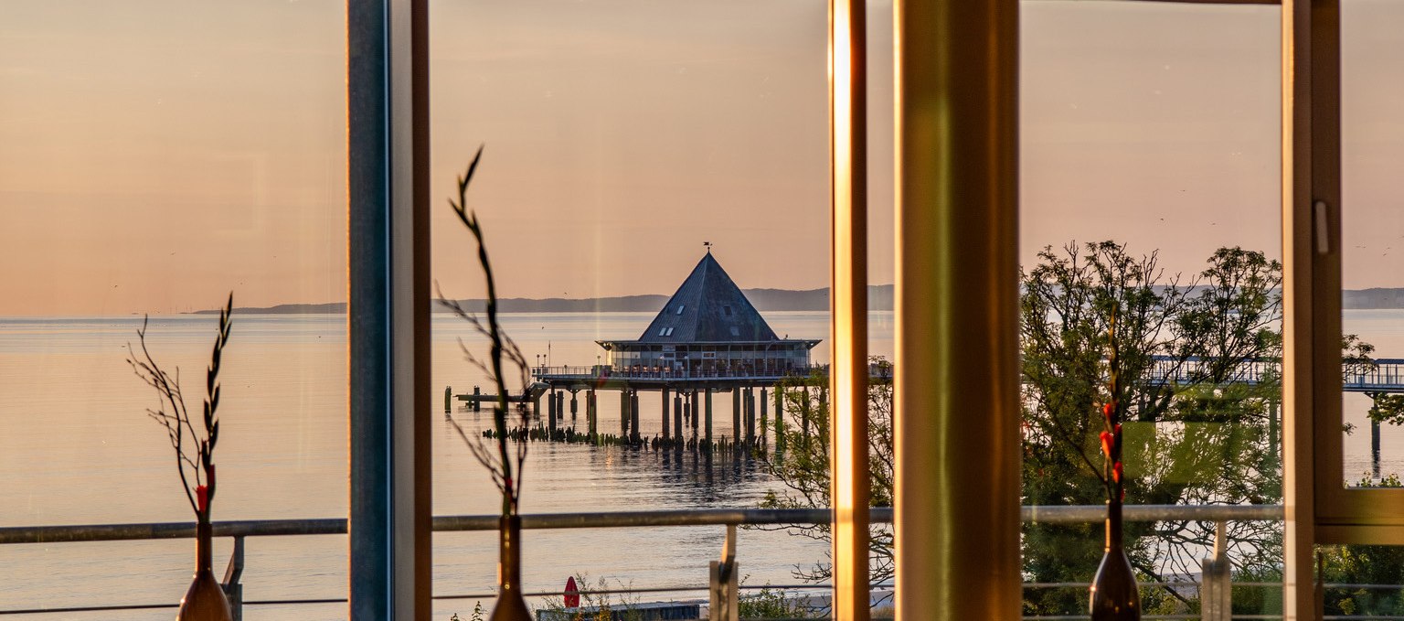 Sei-Gast-2026_Strandhotel-Ostseeblick_Fr&uuml;hst&uuml;ck-mit-Meerblick_C_Strandhotel-Ostseeblick.jpg (2), &copy; Strandhotel Ostseeblick