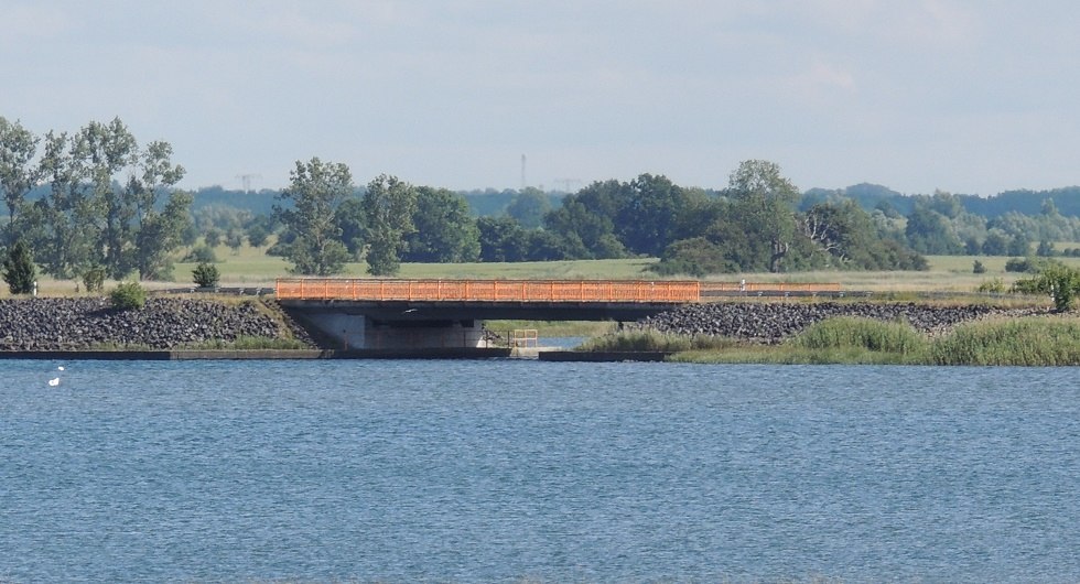 Uitzicht op de brug vanuit F&auml;hrdorf // &copy; Kurverwaltung Insel Poel
