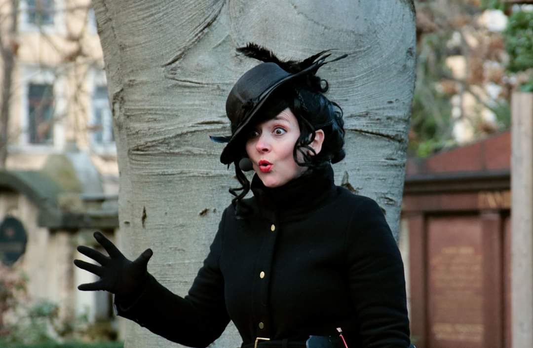 De Zwarte Weduwe laat oude begrafenisgebruiken zien // © Mike Hein De Zwarte Weduwe laat oude begrafenisgebruiken zien // © Mike Hein