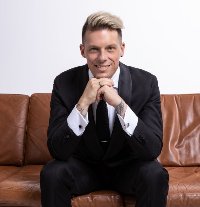 BINZ & FRIENDS: The Dark Tenor, &copy; RedRaven