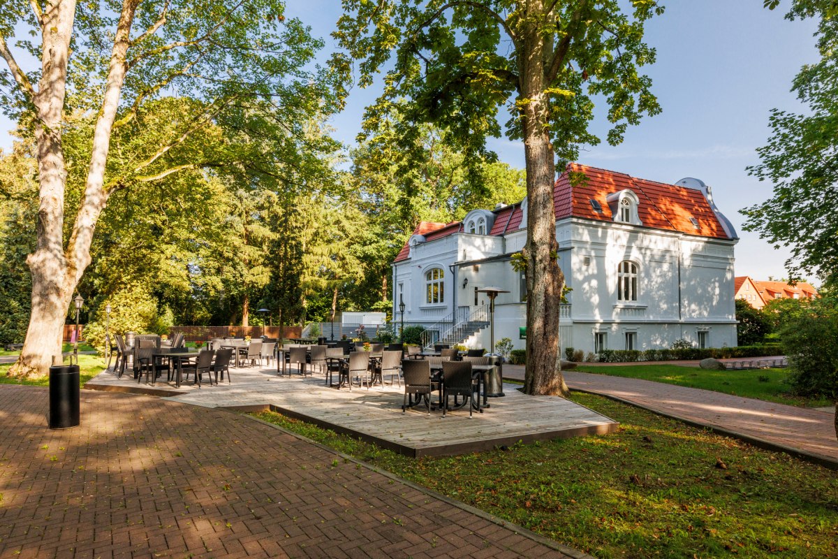 Restaurant-Terrasse Jagdschl&ouml;sschen Schwartow // &copy; Jagdschl&ouml;sschen Schwartow / Jan Haeselich