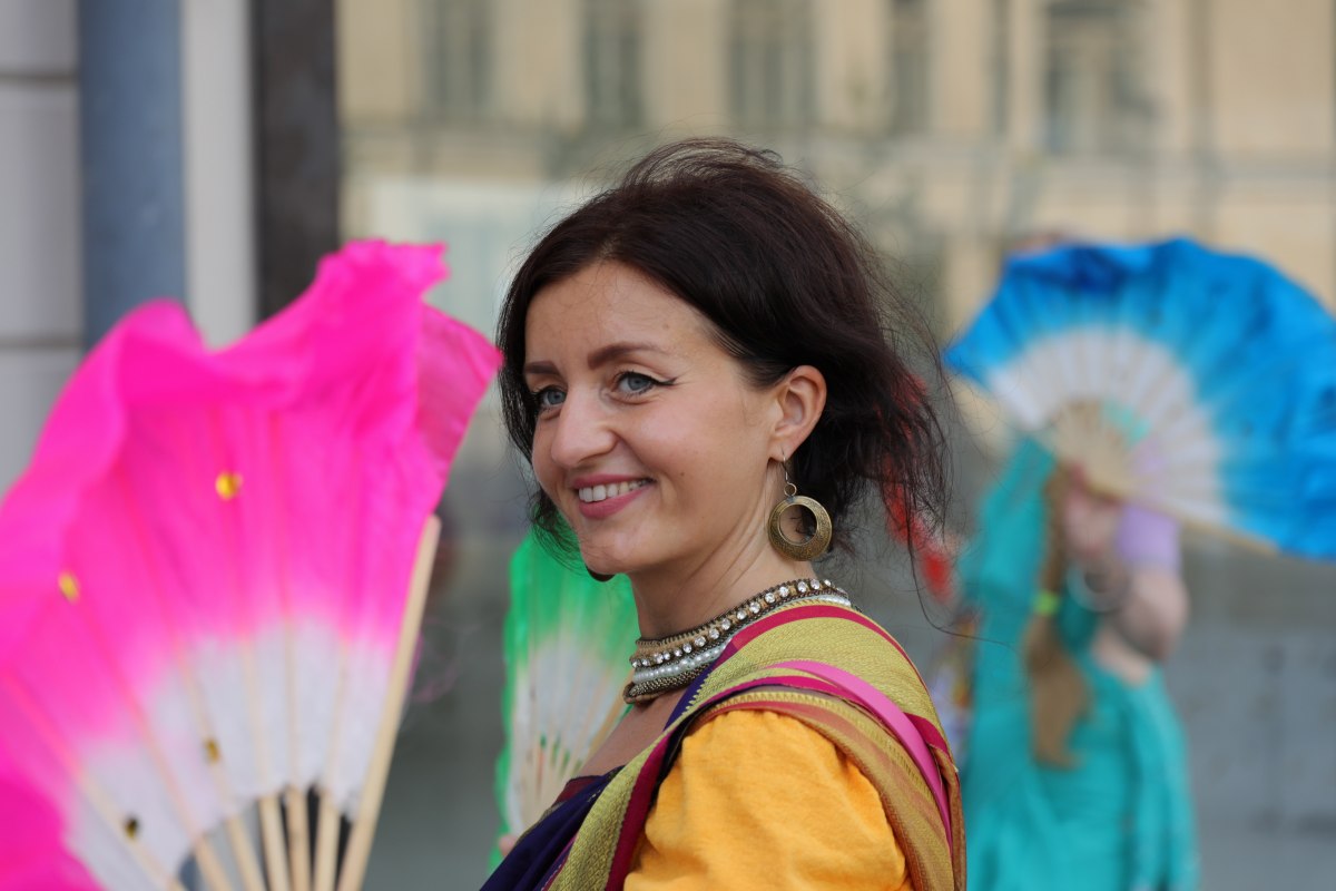 Frau mit Fächer, Carsten Buettner, © Carsten Büttner Frau mit Fächer, Carsten Buettner, © Carsten Büttner