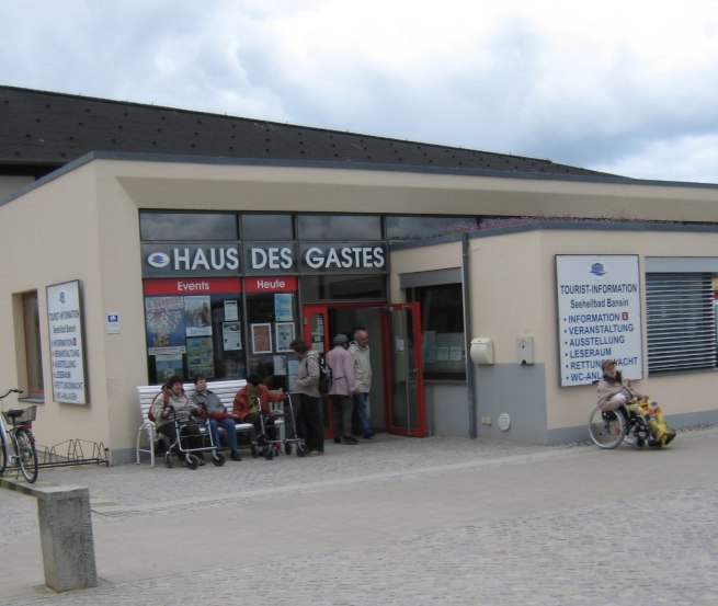 Direkt an der Seebr&uuml;cke in Bansin informiert das "Haus des Gastes" &uuml;ber den Ort. // &copy; MV-T/Kl&uuml;ber