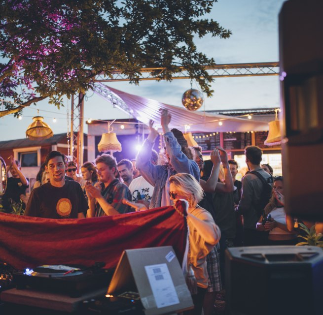 &copy; Rico Burnecki