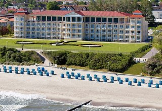Au&szlig;enansicht des MORADA STRANDHOTEL OSTSEEBAD K&Uuml;HLUNGSBORN // &copy; MORADA HOTELS & RESORTS