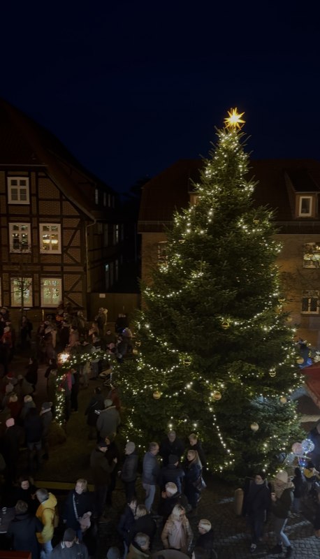 Weihnachtlicher Rathausplatz // &copy; Luisa Schattkowsky
