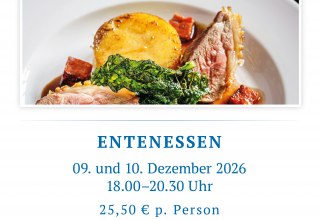 Knusprig gebratene Ente auf Teller, mit Rotkohl, Klößen und Sauce, appetitlich angerichtet., © spreepiraten® Knusprig gebratene Ente auf Teller, mit Rotkohl, Klößen und Sauce, appetitlich angerichtet., © spreepiraten®