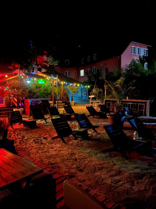 beachbar_abends, &copy; Diemo J&auml;nisch