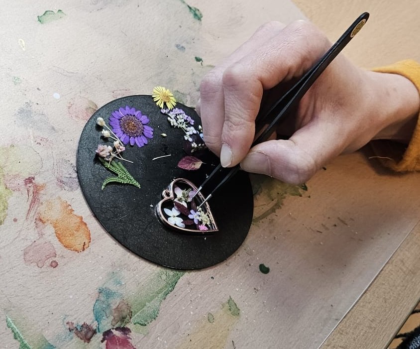 Maak je eigen, unieke bloemenversiering. // © Sandra Gockel Maak je eigen, unieke bloemenversiering. // © Sandra Gockel