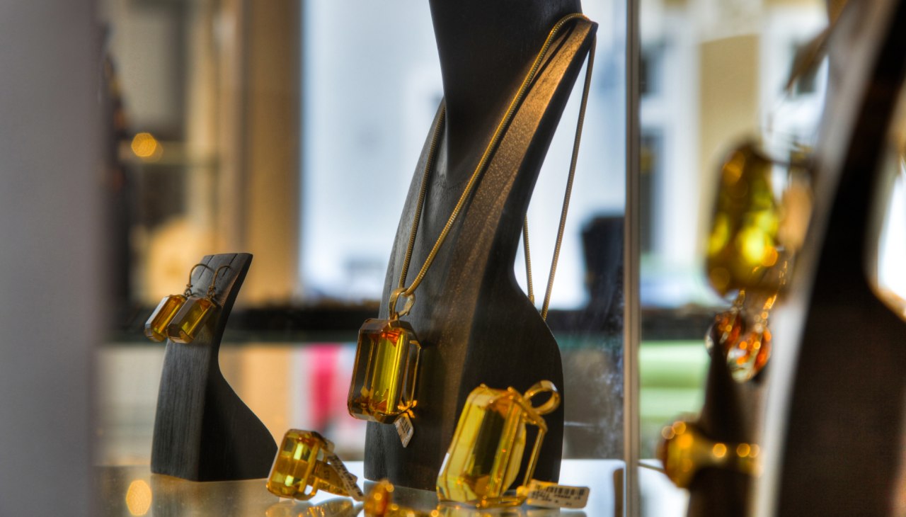 Fijne sieraden gemaakt van het goud van de zee - barnsteen, © Uta Erichson Fijne sieraden gemaakt van het goud van de zee - barnsteen, © Uta Erichson