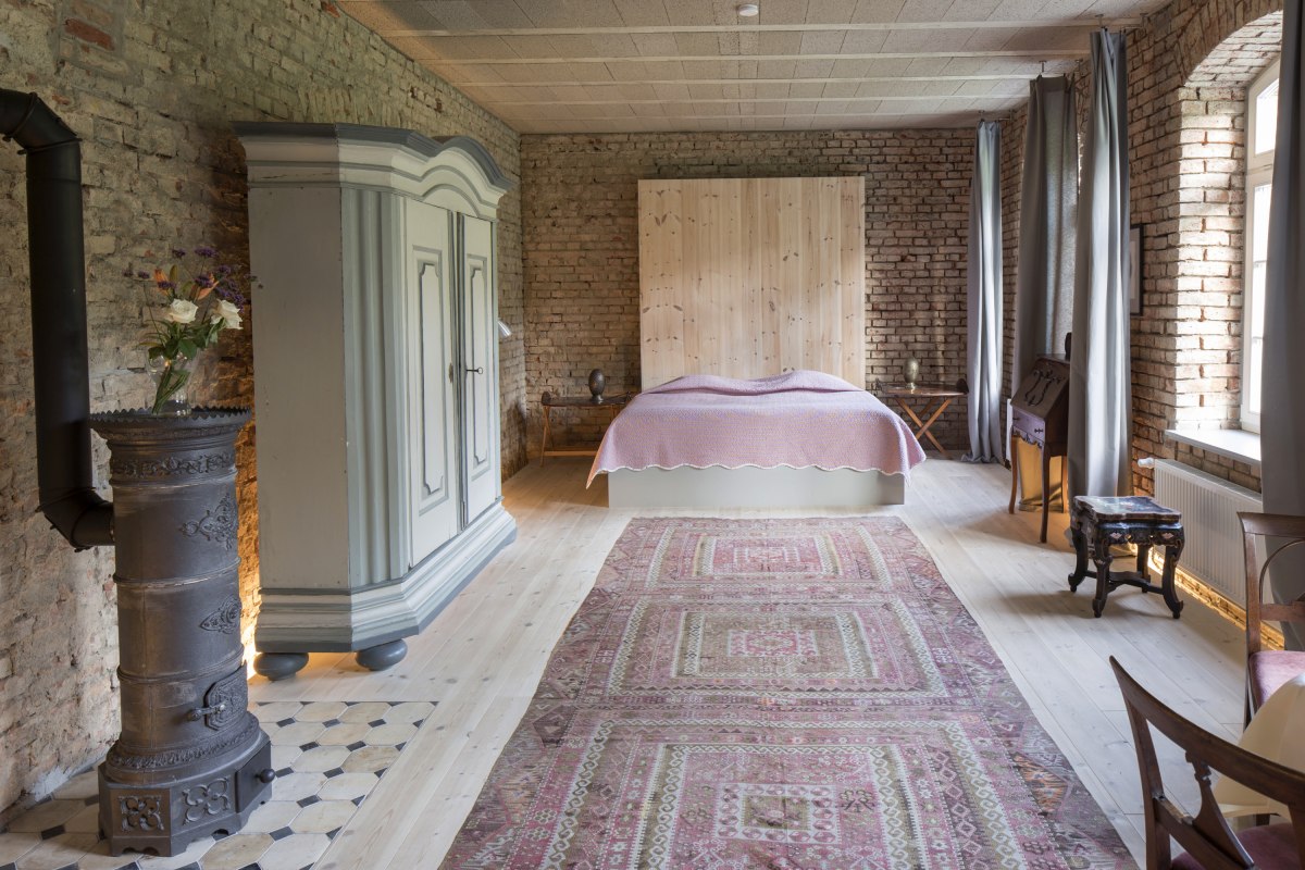 Gro&szlig;es lichtdurchflutetes Zimmer, &copy; Gutshaus Hessenburg / Philipp Obkircher